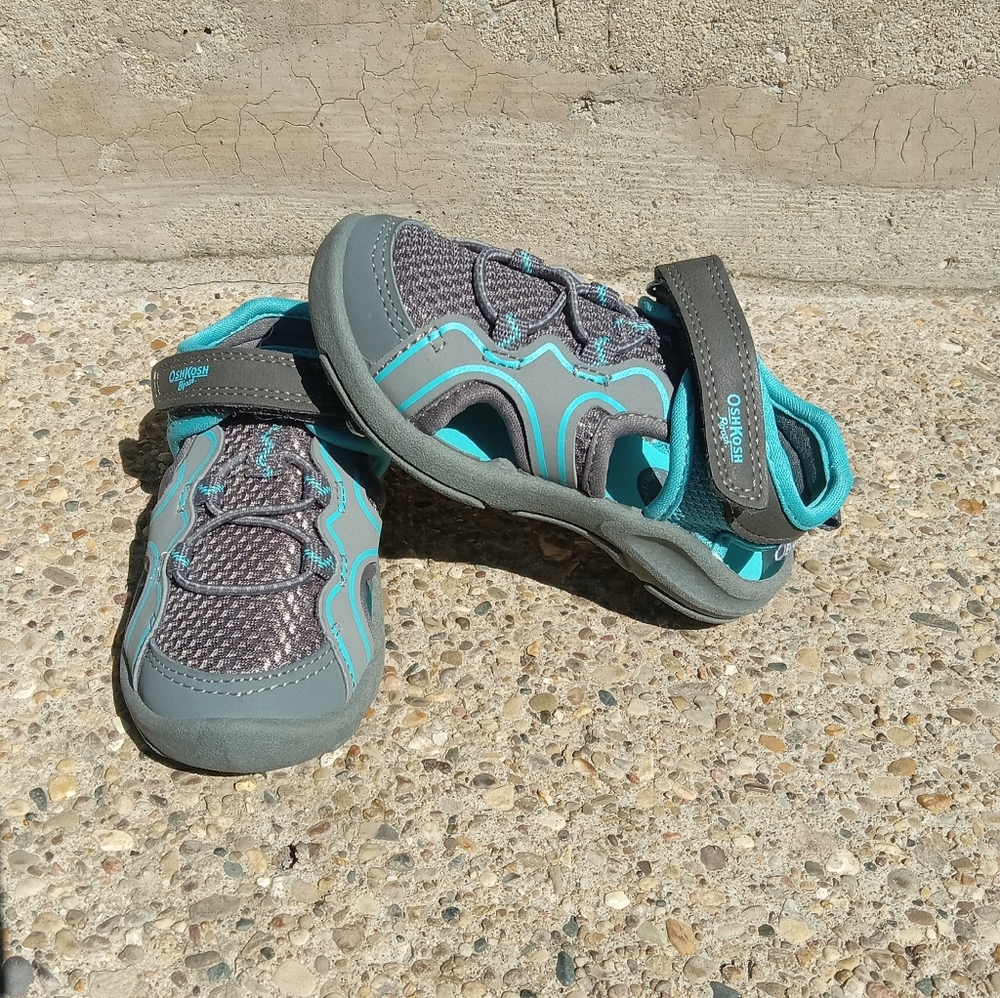 💥💥3 for $10💥Boys OshKosh B'gosh sandals - Picture 3 of 12